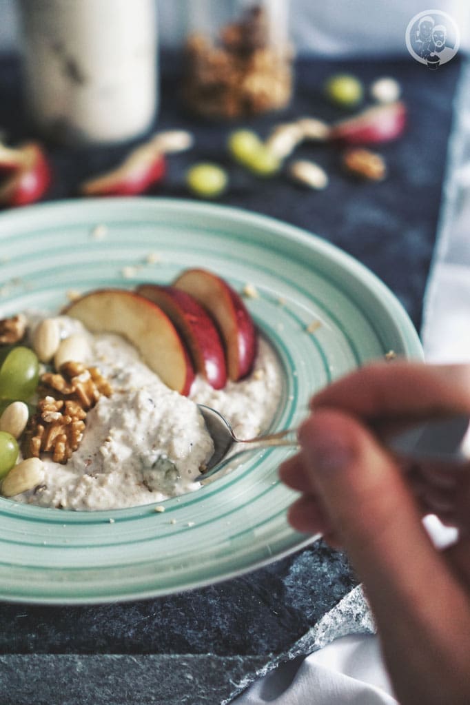 Bircher Müsli 4 image 5 0 0 1 | Bei uns beiden wird so gut, wie nur am Wochenende so richtig gefrühstückt. Klar definiert jeder "richtiges" Frühstück anders. Für uns heißt das, ganz gemütlich mit noch warmen Brötchen, frischem Aufschnitt vom Metzger, Käse, Ei und Marmelade zusammen zu sitzen und dabei Pläne zu schmieden, für das, was so ansteht.