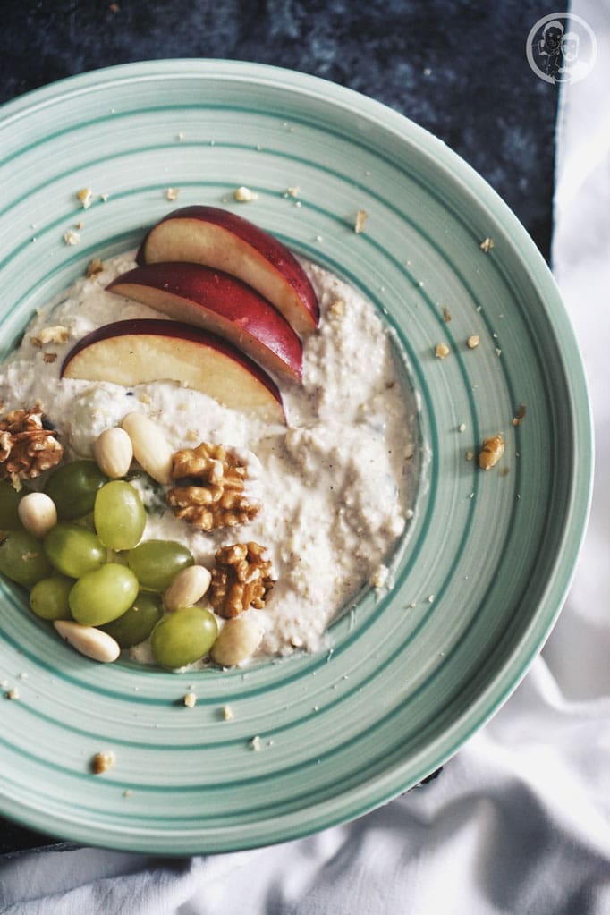 Bircher Müsli 3 image 9 9 0 6 | Bei uns beiden wird so gut, wie nur am Wochenende so richtig gefrühstückt. Klar definiert jeder "richtiges" Frühstück anders. Für uns heißt das, ganz gemütlich mit noch warmen Brötchen, frischem Aufschnitt vom Metzger, Käse, Ei und Marmelade zusammen zu sitzen und dabei Pläne zu schmieden, für das, was so ansteht.