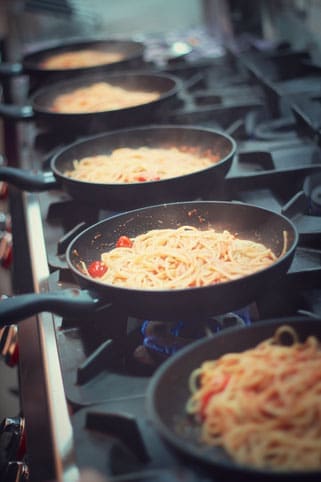 image 1 3 3 6 | Im August wurden wir beide mit einigen anderen deutschen und internationalen Food-Bloggern eingeladen, bei einem Workshop zum Thema Pizza und Pasta teil zu nehmen. Wir waren natürlich direkt Feuer und Flamme dafür und haben sofort einen Tag Urlaub für den 09.09.14 eingereicht.