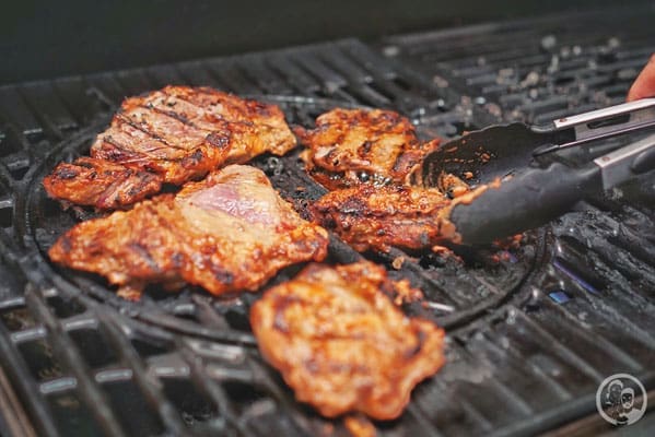 Limettenaioli 8 image 2 0 0 4 | Wir haben in den letzten 2 Wochen zweimal gegrillt und waren auch zweimal zum Grillen eingeladen. Eine Grillparty davon war unser BBQ Dinner, das wir ja jedes Jahr mit Theres und Benni von Gernekochen veranstalten. Als Special Guest haben wir uns Kevin von Onkel Kethe zu uns nach Hause eingeladen.