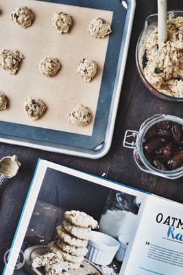 Oatmeal Date Cookies 5 image 2 2 5 7 | Jetzt sind wir schon genau in der Mitte des Mai angekommen und wir haben euch noch nicht alle Rezepte zeigen können, die wir für unser kleines Tanz-in-den-Mai-Treffen mit Freunden am Rheinufer mitgebracht haben. Aber ihr habt in den 2 Wochen ja dennoch nicht ohne unsere Berichterstattung auskommen müssen …!