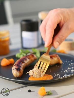 image 2 2 6 | In unserem letzten Beitrag haben wir euch ja schon angedeutet, dass wir wieder gewurstet haben. Das macht einfach soviel Spaß, denn wenn ihr eure Bratwurst selber zubereitet, ist eurer Fantasie einfach keine Grenze gesetzt. Beim Metzger eures Vertrauens gibt es zwar gute und leckere Würste zu kaufen, gar keine Frage, aber letztendlich ist es doch oft der Standard, den nicht zu speziell ist.