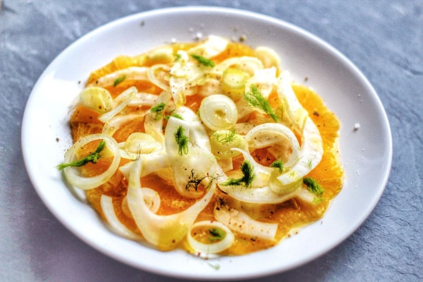 Orangen-Fenchel Salat 2 image 2 8 8 | Solltet ihr größere Mengen vorbereiten wollen, könnt ihr auch alles in einer Salatschüssel untereinander anbieten. Wir werden die 2. Hälfte des Fenchels genauso, morgen Abend genießen.