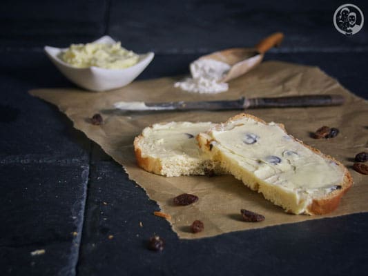 Oberbergischer Rosinenstuten 2 image 3 8 8 1 | Für den tollen Blog von Tobias, Der Kuchenbäcker, durften wir einen Gastbeitrag schreiben. Natürlich haben wir uns Gedanken gemacht, was wir mit bringen werden, aber um ehrlich zu sein, ging das ganz schnell, bis wir uns entschieden haben. Klar, etwas Gebackenes schwebte uns schon vor, denn kochen können wir ja hier bei uns noch genug ;-)