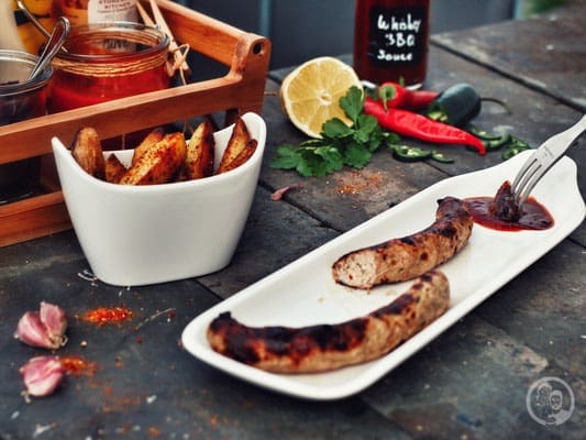 Grillwurst "Asia Style" 5 image 4 9 7 | Was darf bei einem BBQ-Dinner auf gar keinen Fall fehlen? Klar ... Grillwürstchen! Aber kaufen wollten wir natürlich keine, denn wir möchten euch ja zeigen, wie leicht es oft ist, solch leckere Sachen, selber herzustellen.