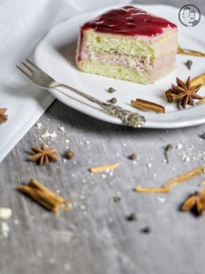 image 5 8 3 | Vor fast einem Jahr&nbsp;feierte&nbsp;die liebe Jasmin&nbsp;den&nbsp;1. Geburtstag von Jesmynes Bakery ... und wir beide waren eingeladen, mit einem Gastbeitrag an diesem schönen Ereignis dabei zu sein. Klar haben wir uns dann schon sehr früh überlegt, was wir für Jasmin backen würden. Dann war recht schnell klar ... Es ist fast Weihnachten und es muss daher auch in die Jahreszeit passen - Geburtstag hin oder her!