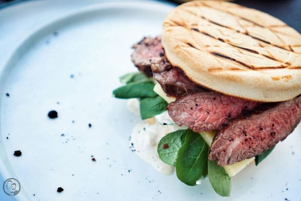 image 7 2 8 | Burger und Ballsport sind so zwei Dinge, die irgendwie gut zusammen passen. Gut, jetzt ist Fußball & Co. nicht  so wirklich unser Steckenpferd ... aber Burger die mögen wir. Nun hatten wir die schöne Gelegenheit, Sport und Burger zu verbinden, ohne uns mit den neuesten Transfers oder Tabellenplätzen zu beschäftigen.