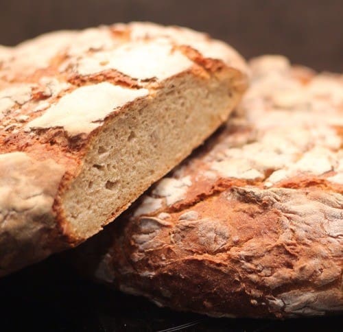 image 8 5 7 | Frisch gebackenes Brot, das noch warm aus dem Ofen kommt – dagegen kommt kein Supermarktbrot an. Mit etwas Übung ist es leichter, als du denkst.