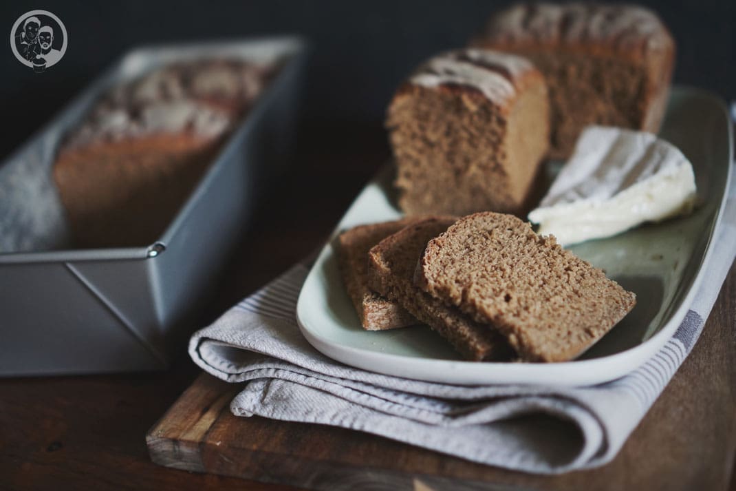mangbrot | Frisch gebackenes Brot, das noch warm aus dem Ofen kommt – dagegen kommt kein Supermarktbrot an. Mit etwas Übung ist es leichter, als du denkst.