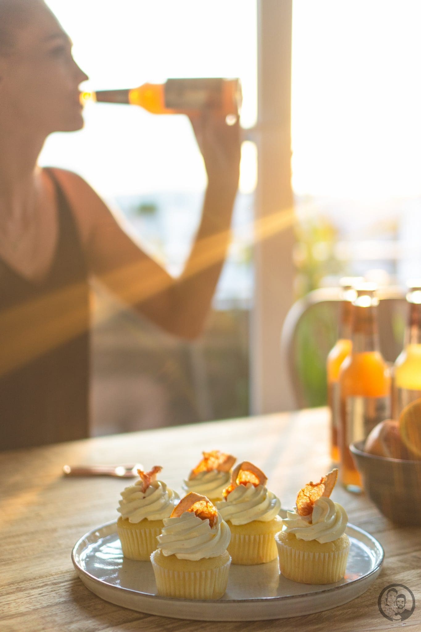 Grapefruit Cupcakes 4 Lara beim Trinken