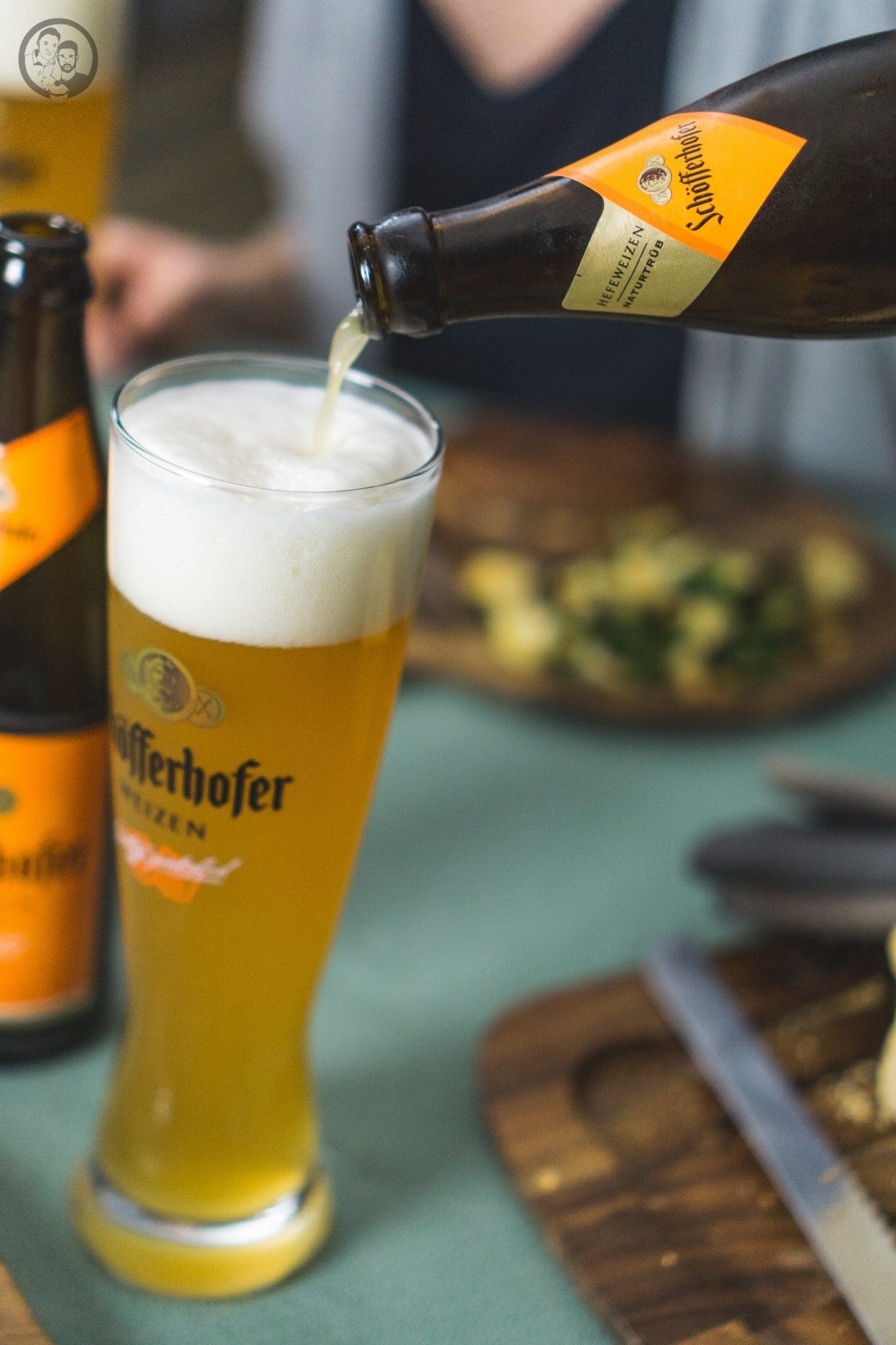 mW Grilled Cheese 5 | Heute haben wir das perfekte Feierabendrezept für euch im Gepäck. Gemeinsam mit Schöfferhofer feiern wir die Abendstunden des Tages, wenn die Sonne dabei ist, unterzugehen und der Himmel in mandarin&nbsp;getränkt ist. Das Wetter spielt momentan noch etwas verrückt, aber das hält uns nicht ab, euch das perfekte Sunset Dinner zu präsentieren. Wer kann schon einem Grilled Cheese Sandwich am Abend widerstehen... gepaart mit feinstem Trüffel entsteht so ein urbaner und delikater Genuss.