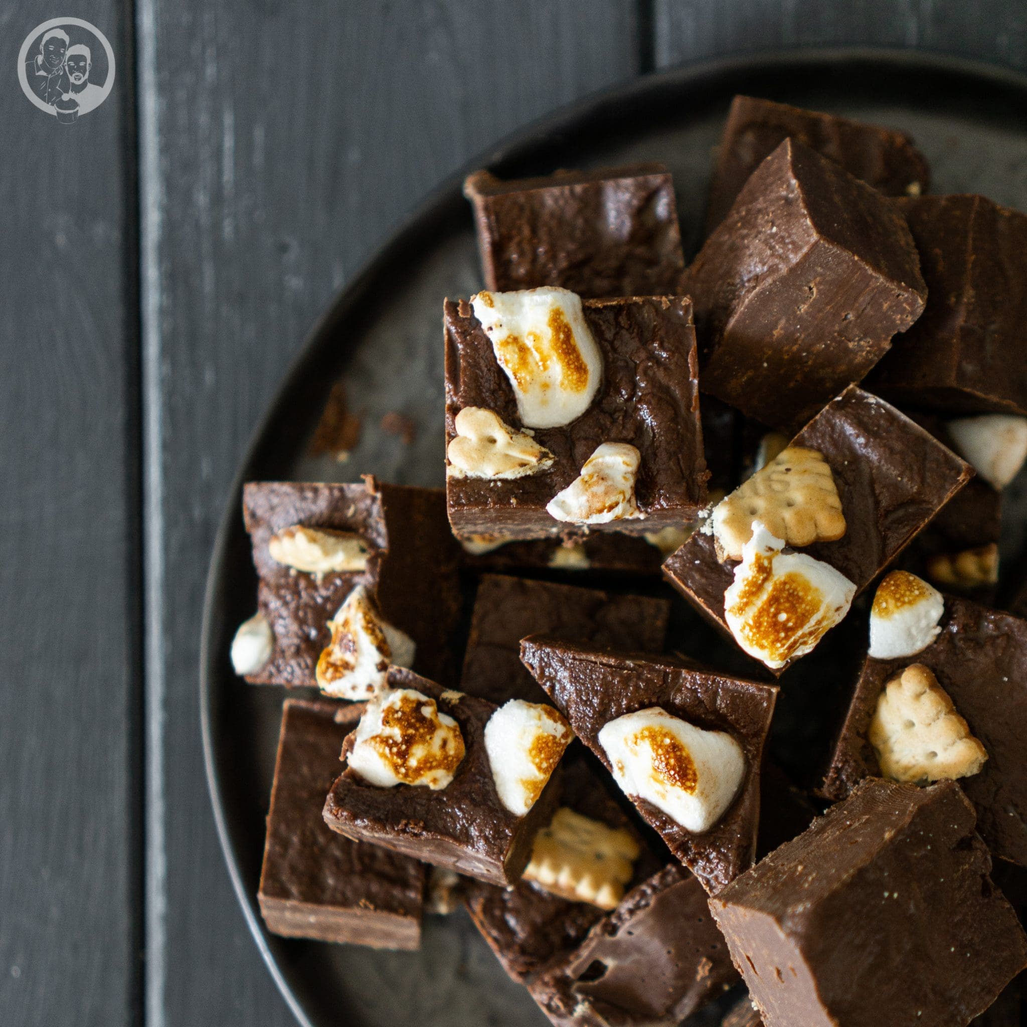 Chocolate Fudge 2 Teller mit geschnittenen Fudges