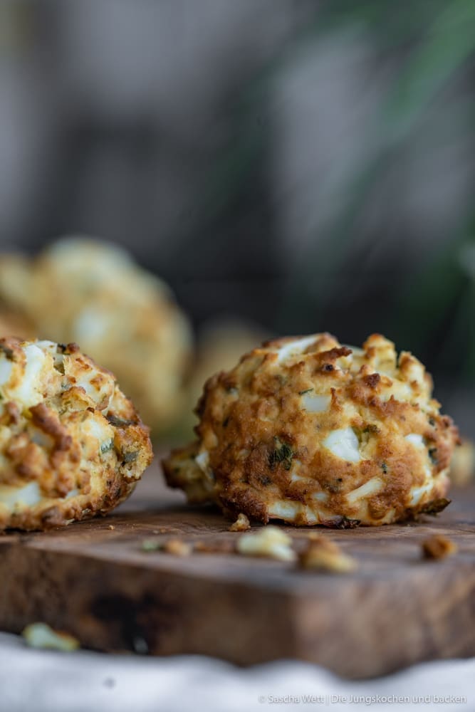 Egg balls 3 | Ich schätze, ich weiss, was ihr jetzt denkt, wenn ihr den Namen unseres heutigen Rezeptes lest. Aber um ehrlich zu sein,&nbsp;haben echt lange darüber nachgedacht, wie es am Ende heißen soll. Es ist etwas zum Snacken. Es besteht zum größten Teil aus Ei. Es ist rund, aber keine Frikadelle.&nbsp;Was könnte da besser passen, als Sn(egg)balls?!