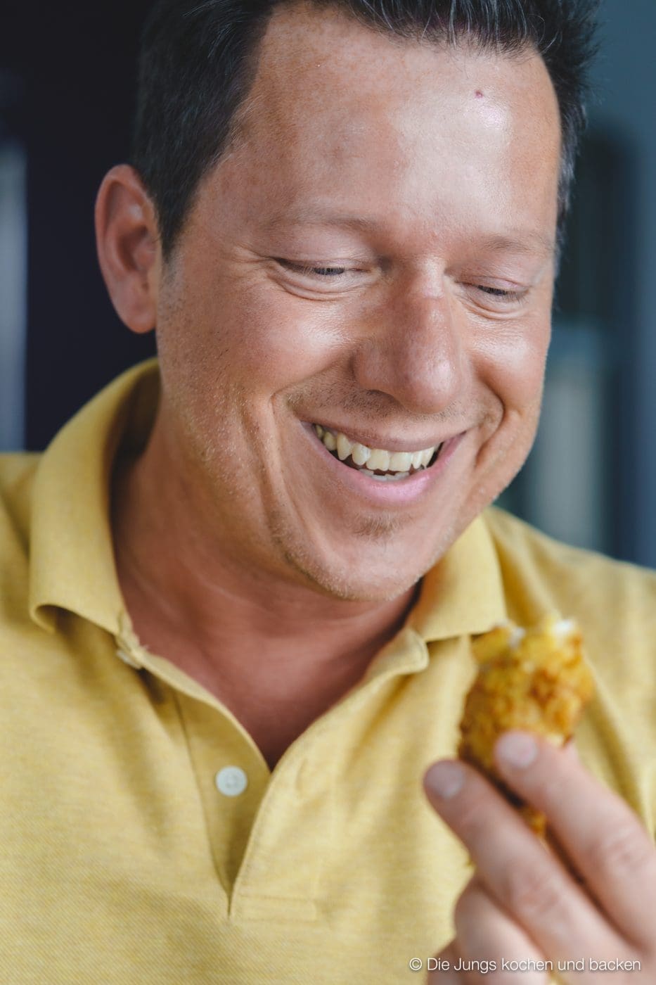 Knusper-Fischstäbchen 4 Torsten freut sich über die leckeren Fischstäbchen