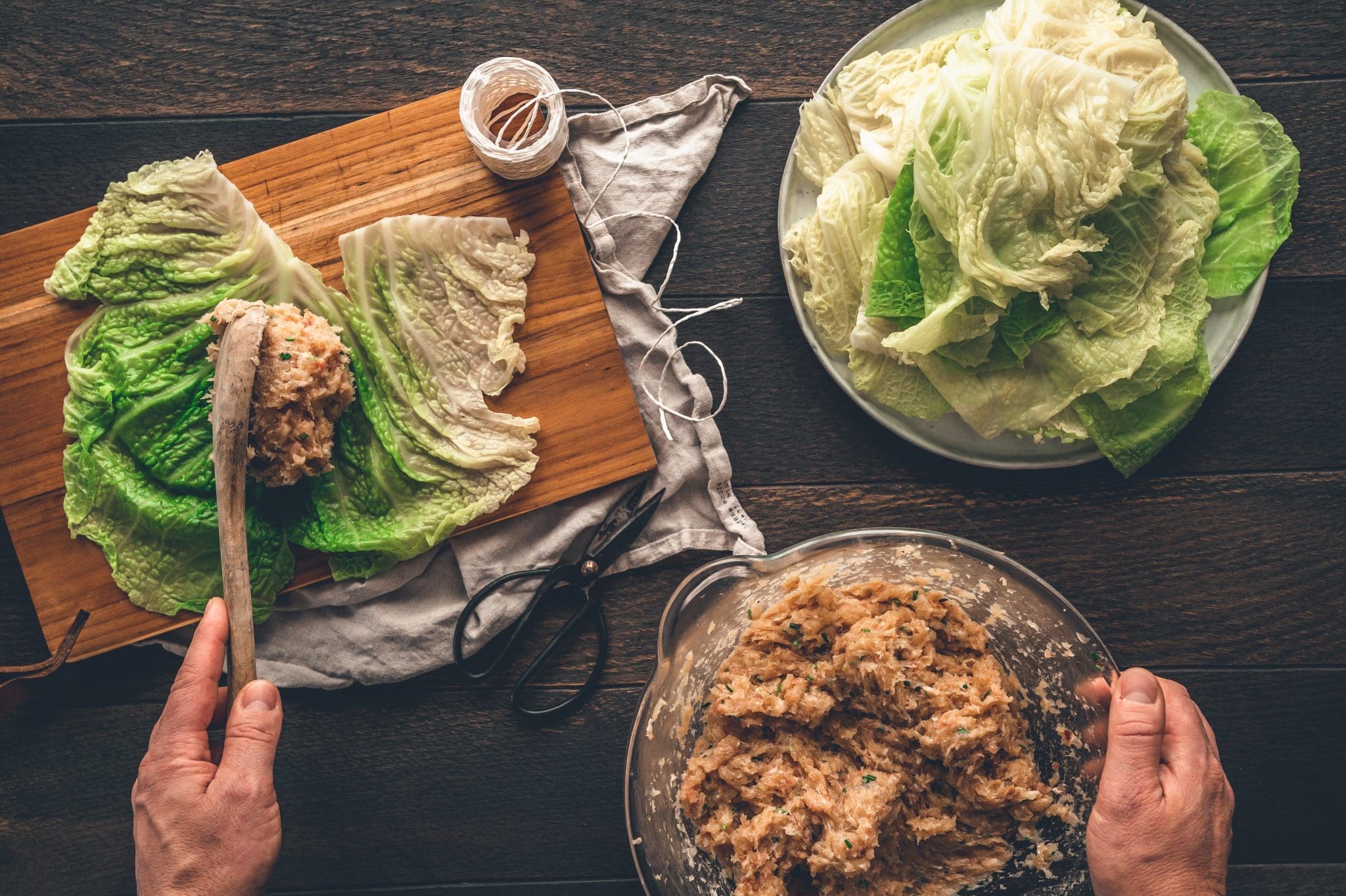 Rezept für eine wahnsinns Wirsingroualde vom Huhn . Eine leckere Kohroulade aus Wirsing und gefüllt mit Geflügelhackfleisch - perfekt bei fettärmerer Ernährung! #lowfat #hähnchen #soulfood #deftig #rezepte
