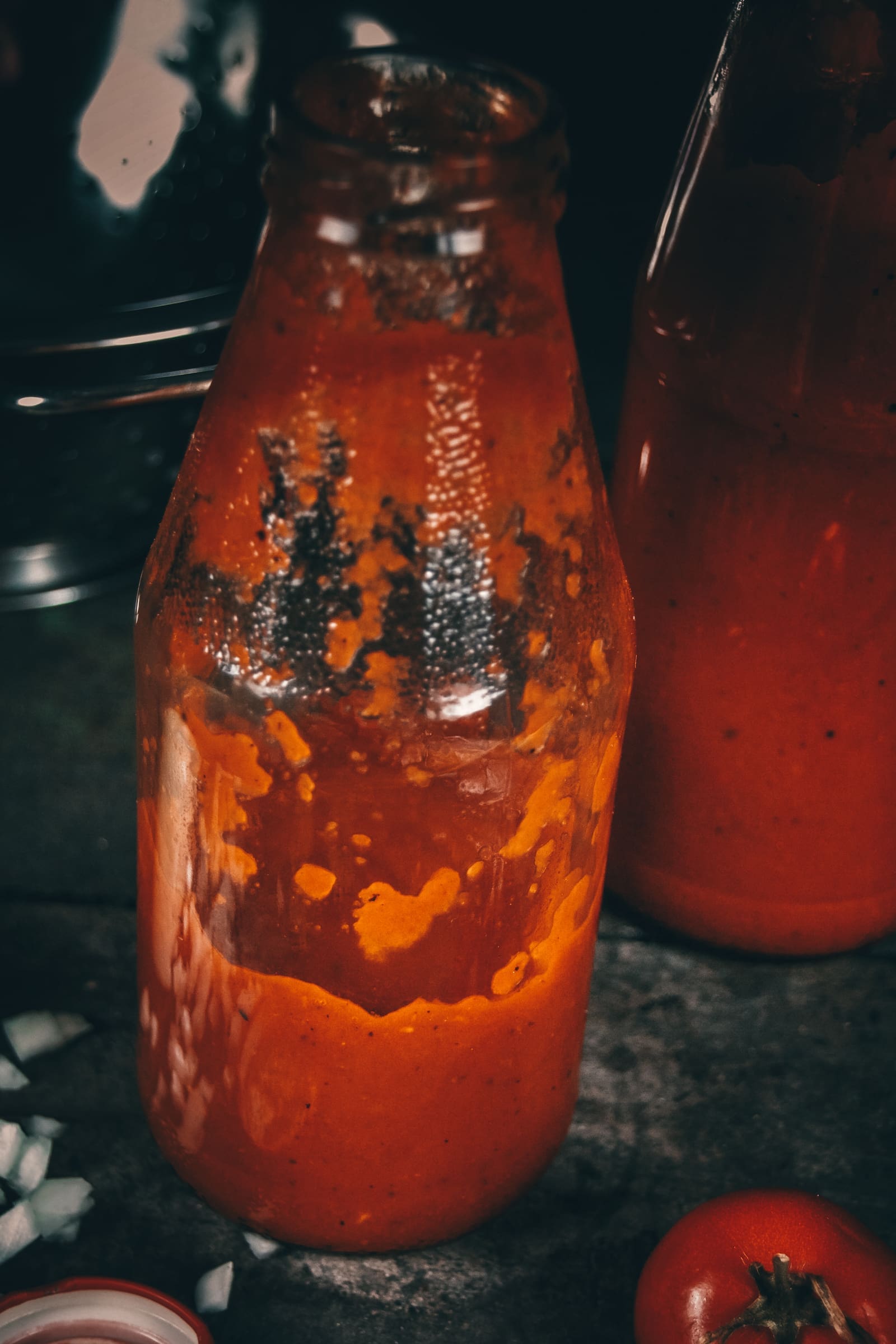 Passata auf Vorrat, dieser Tomatensauce ist der perfekte Alleskönner. Pizza, Pasta & Co. sind so flott gemacht.