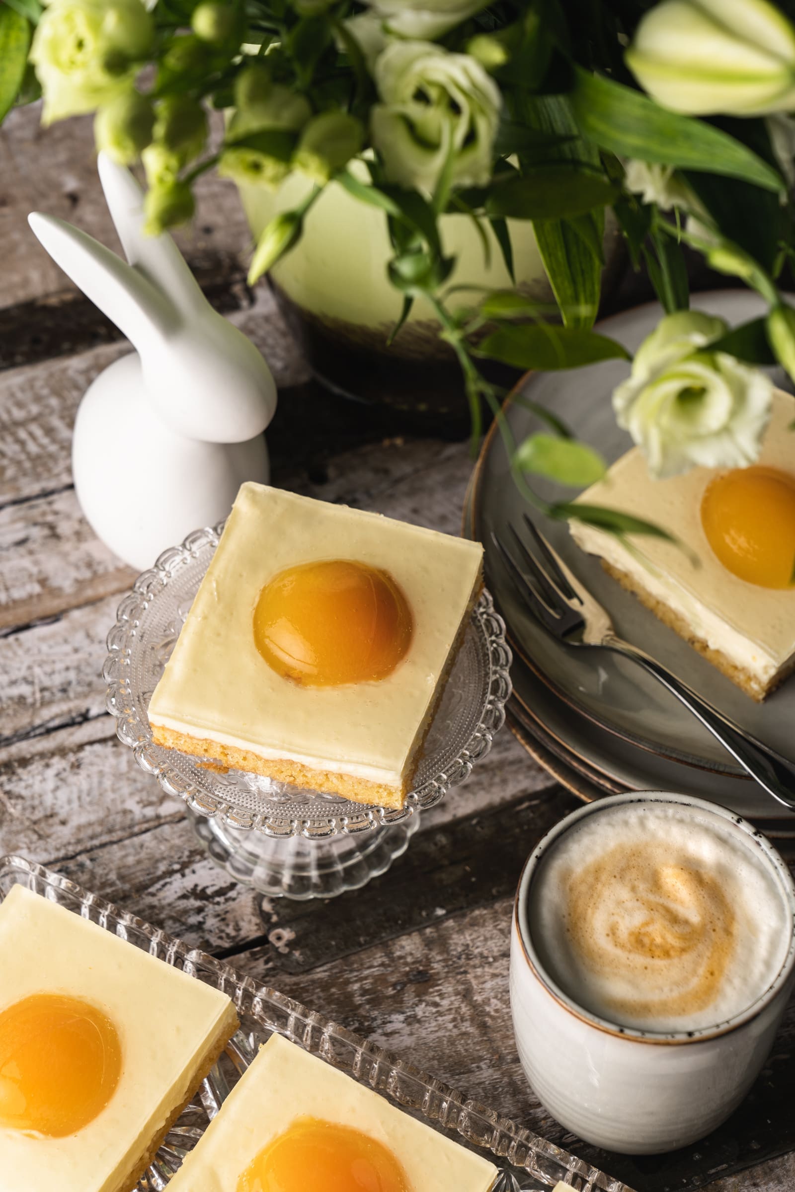 Spiegeleikuchen vom Blech, einfacher Klassiker mit Aprikosen