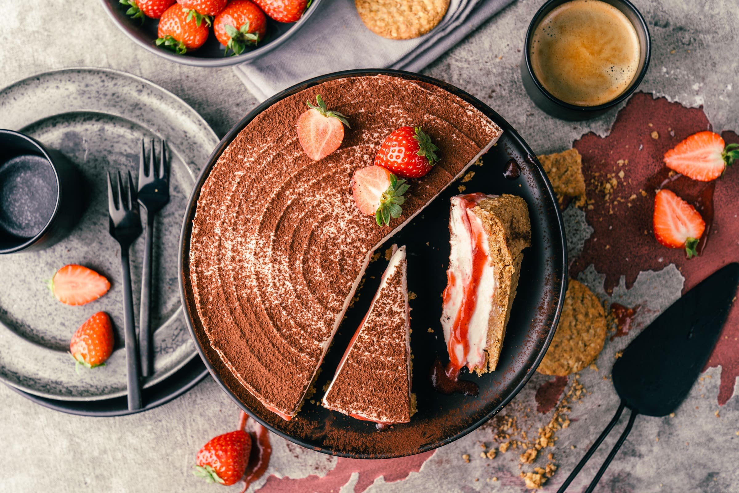 Erdbeer-Tiramisu-Torte | Ein himmlischer Genuss ganz ohne Backen