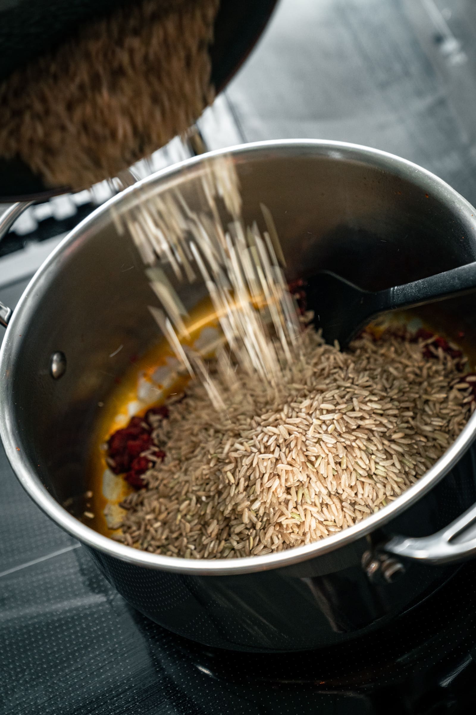 Chorizo-Pfanne köchelt mit Oliven