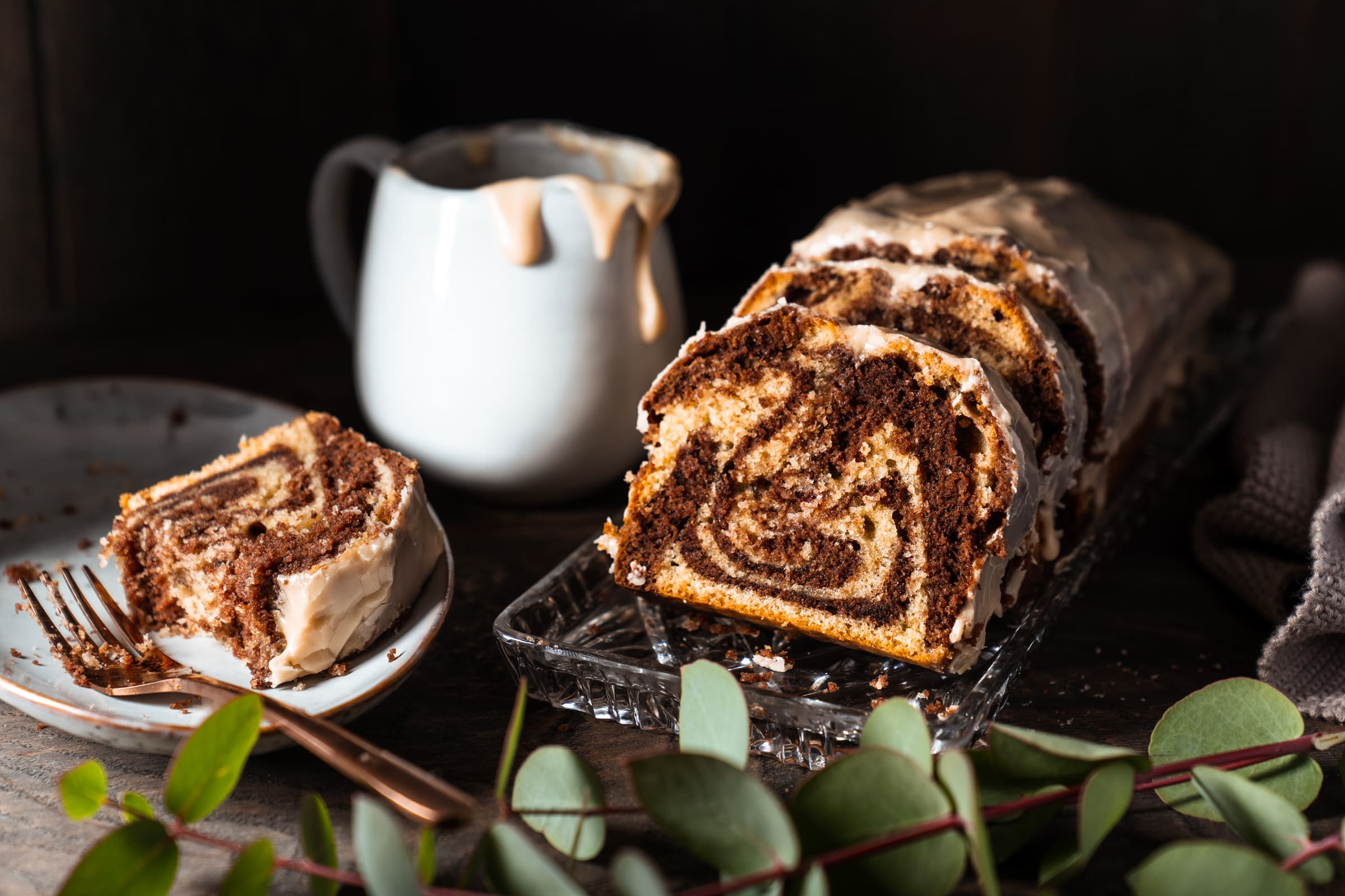Saftiger Mokka-Marmorkuchen | Der einfachste Kuchen aller Zeiten ... versprochen! 1 Rezept für einen saftigen Mokka-Marmorkuchen. Super für Backanfänger, denn die Zubereitung ist kinderleicht. Alles nur in der Schüssel umrühren!