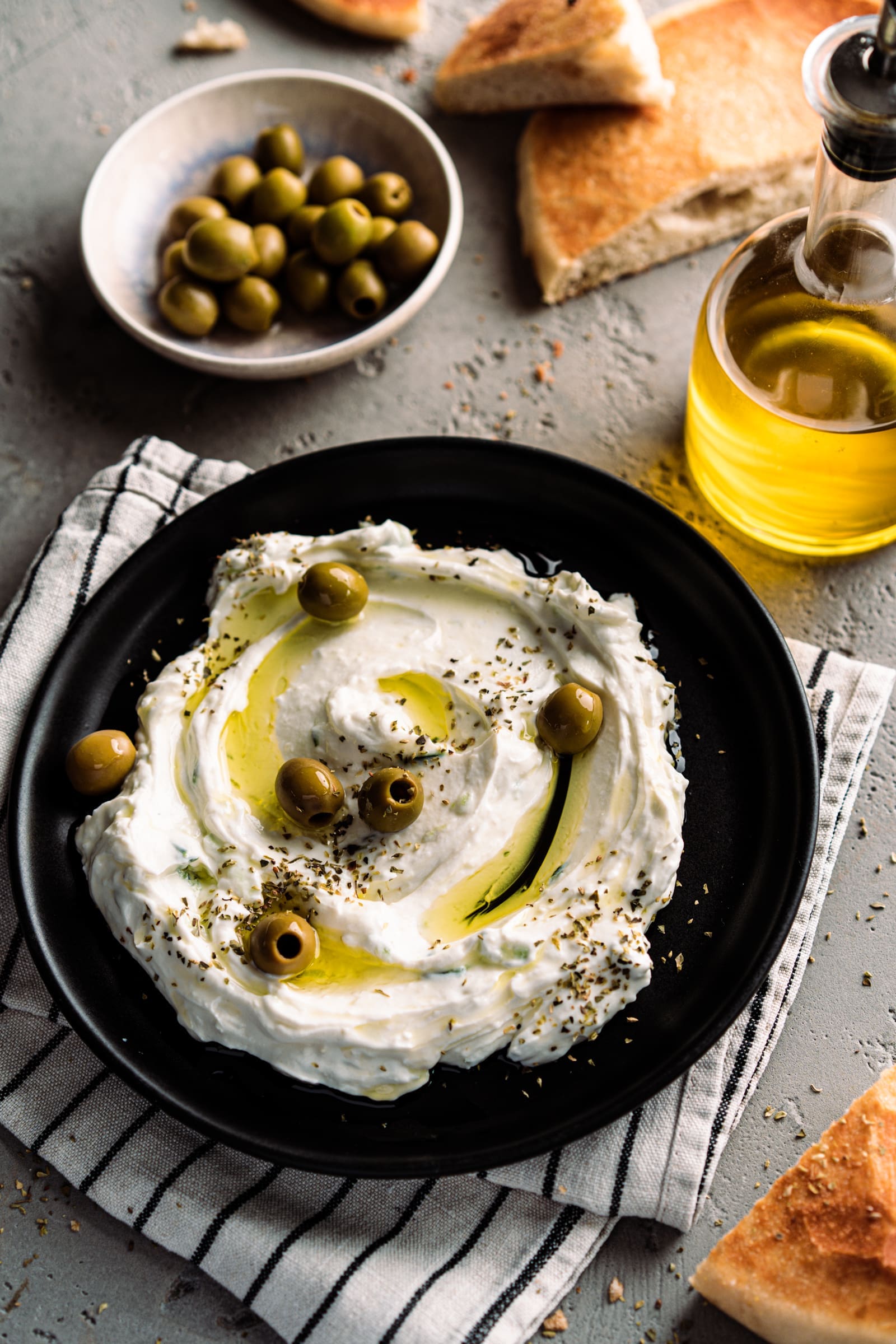 Tzatziki Rezept. Cremig, leicht und fast wie beim Griechen 3 Tzatziki Rezept. Cremig, leicht und fast wie beim Griechen