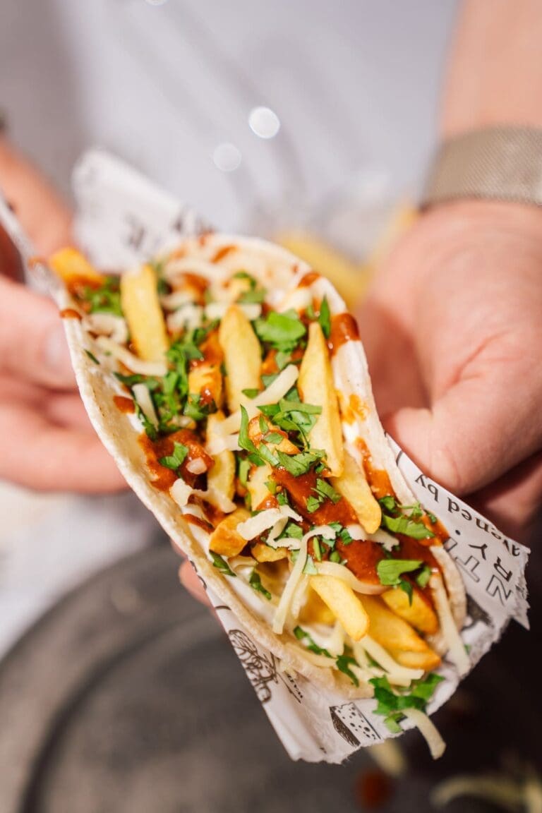 Heißluftfritteuse-Rezepte – knusprig aus dem Airfryer 17 Rezept für Taco-Poutine. Ein Mix von 2 Gerichten. Mexikanische Tacos und die kanadische Poutine. Und müssen sagen, es ist der absolute Knaller!
