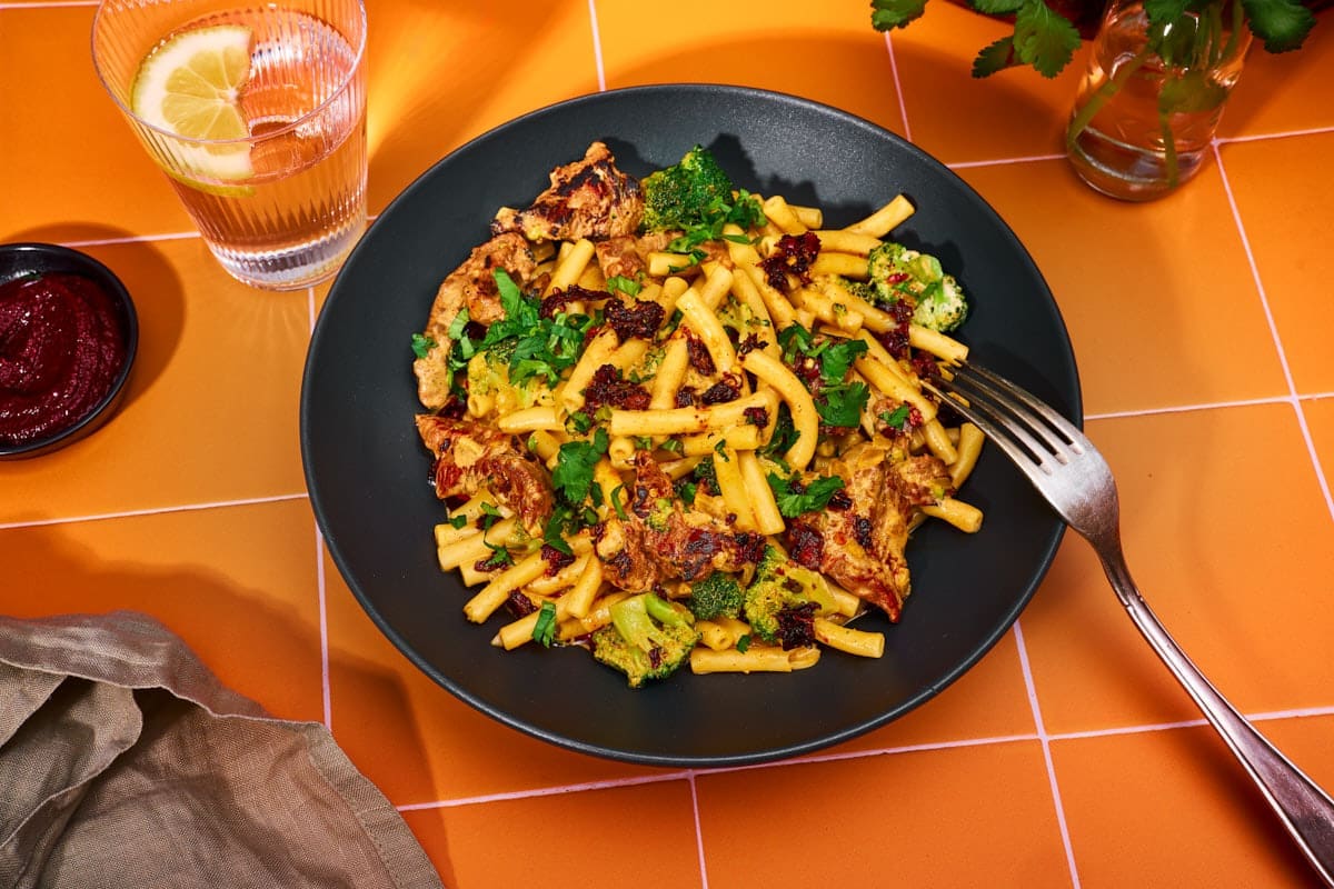 Blog Gochujang Pasta mit Steakstreifen 13 | Unsere cremige Gochujang Pasta mit Rinderstreifen und Bimi Broccoli ist aus einem spontanen Küchenmoment entstanden. Die Kombination aus Sahne, Gochujang und saftigem Rind sorgt für echtes Fusion Feeling auf dem Teller.